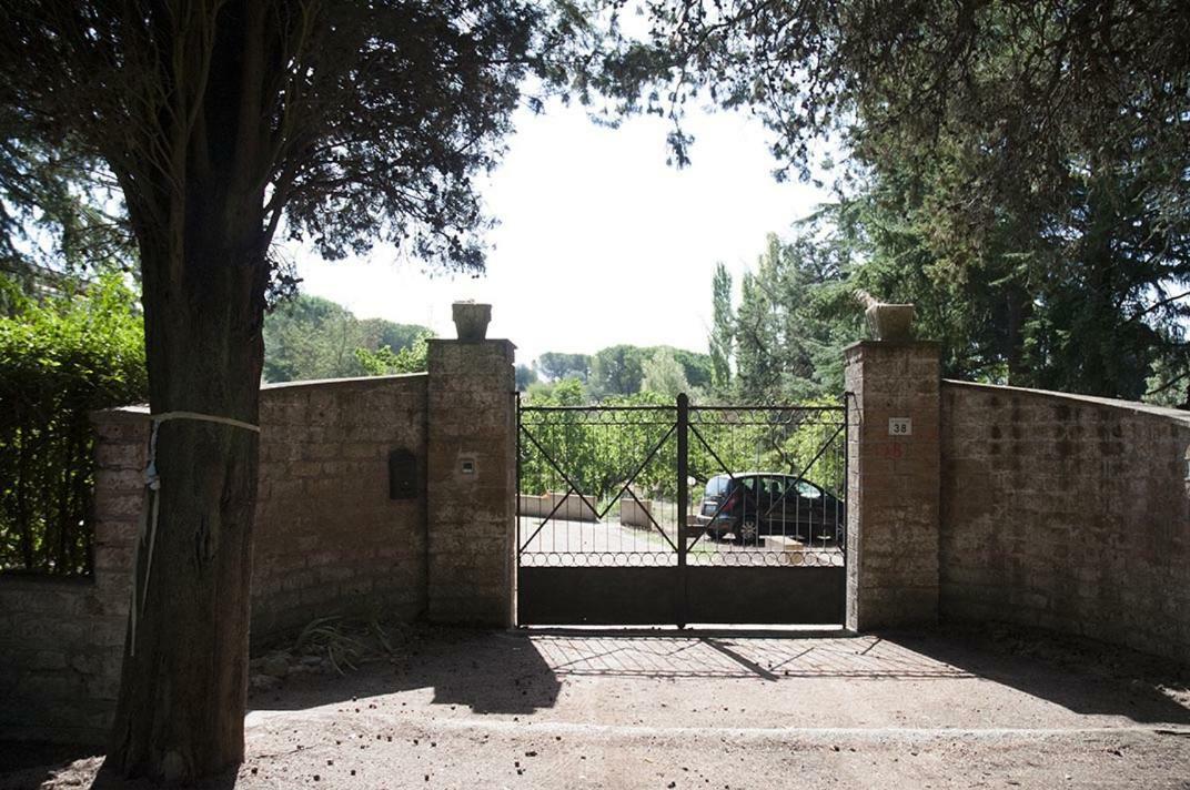 Il Maestro e l'Innamorata Sutri Esterno foto